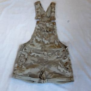 L.e.i camouflage overall shorts green size small super cute